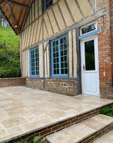 Création d’une terrasse en travertin